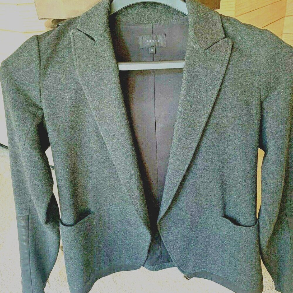 THEORY WOMEN'S L/S DARK GREY POLY. & SPANDEX BLAZER  W/LEA TRIM SZ 0 ORG $300